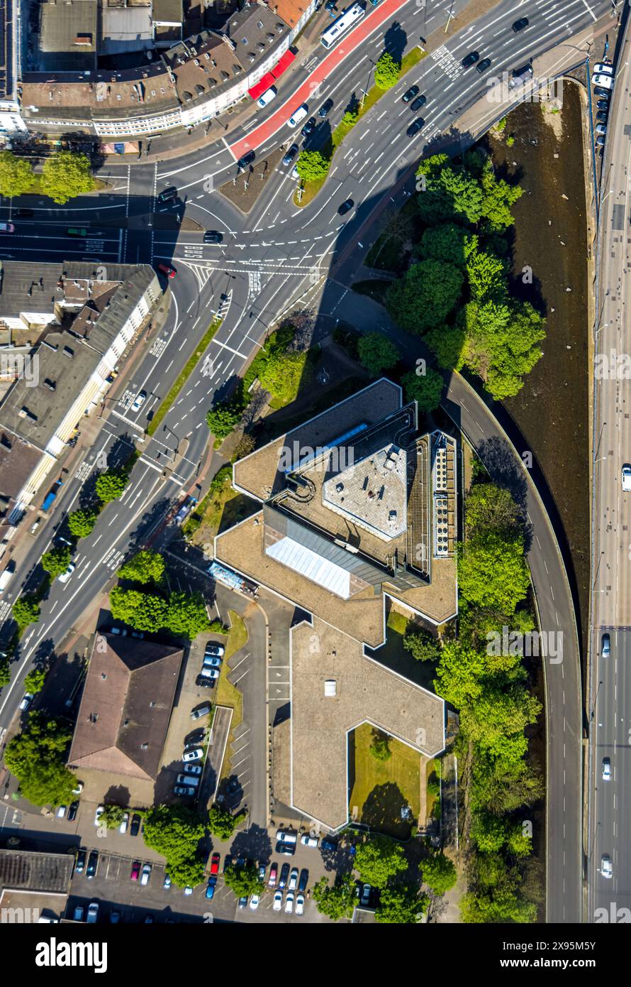 Luftbild, Agentur für Arbeit Turm Hochhaus an der Hochstraße, Körnerstraße und Fluss Volme, Senkrechtaufnahme, Mittelstadt, Hagen, Ruhrgebiet, Nordrhein-Westfalen, Deutschland ACHTUNGxMINDESTHONORARx60xEURO *** Luftsicht, Arbeitsagentur Hochhaus Hochstraße, Körnerstraße und Volme, Vertikalaufnahme, Mittelstadt, Hagen, Ruhrgebiet, Nordrhein-Westfalen, Deutschland ATTENTIONxMINDESTHONORARx60xEURO Stockfoto