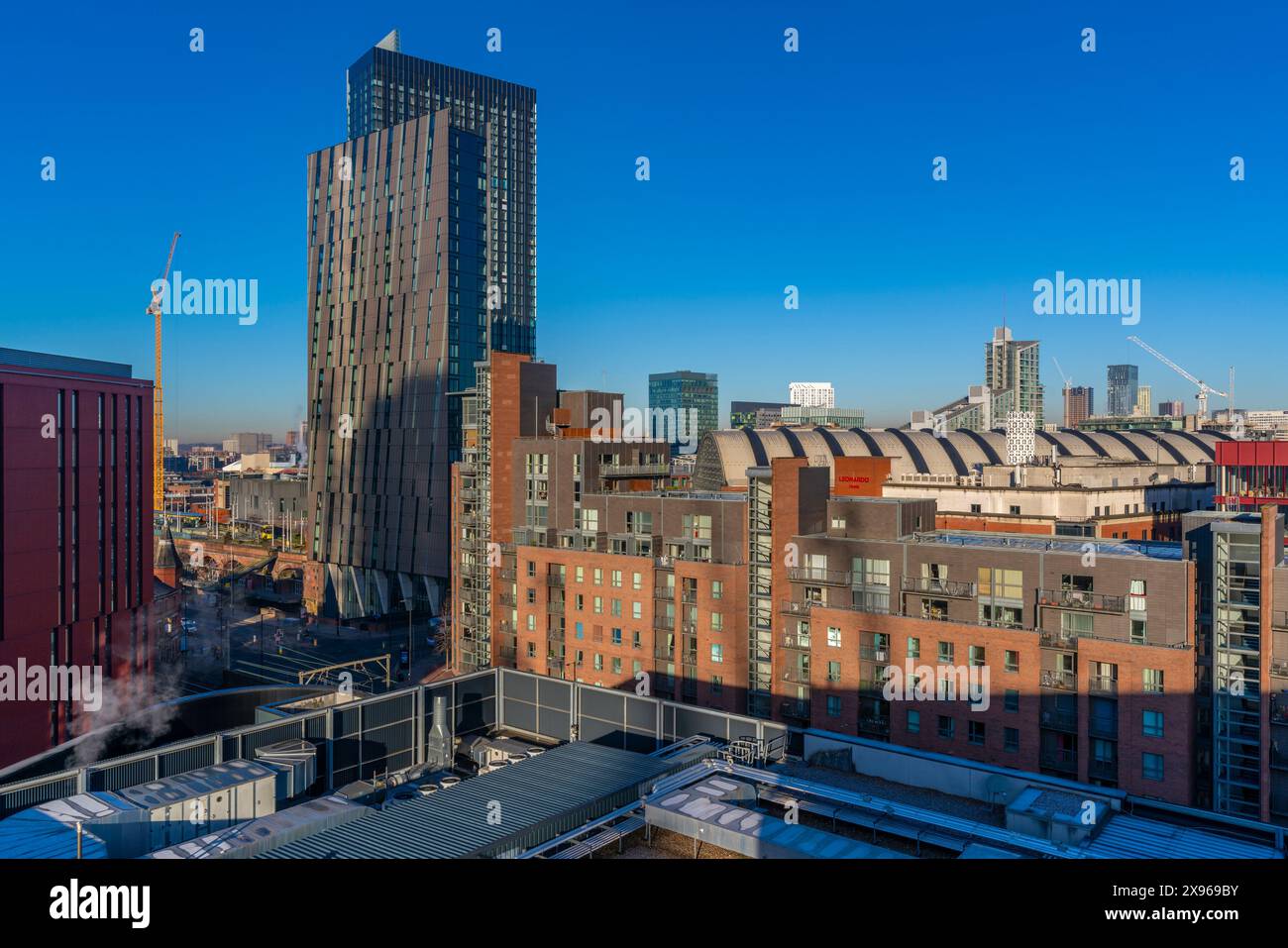 Erhöhter Blick auf die Skyline der Stadt von Tony Wilson Place, Manchester, Lancashire, England, Großbritannien, Europa Stockfoto