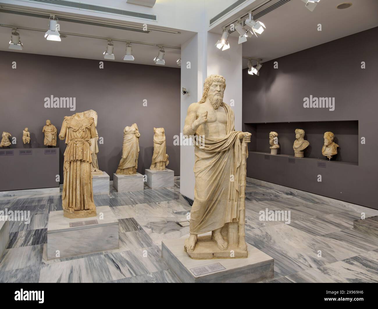 Skulpturen im Archäologischen Museum von Heraklion, Inneres, Stadt Heraklion, Kreta, griechische Inseln, Griechenland, Europa Stockfoto