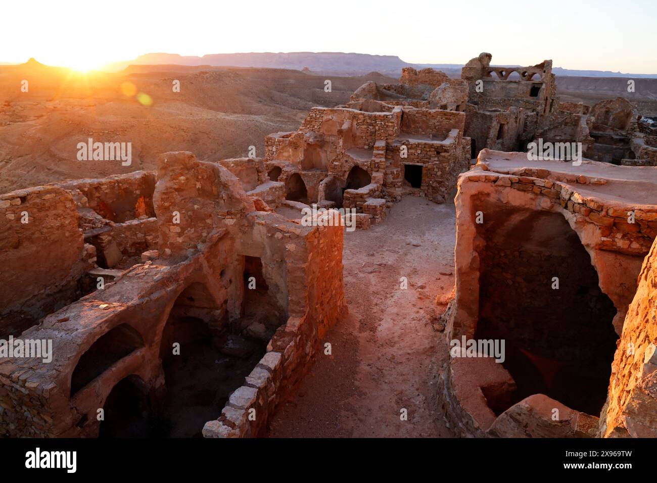 Ein abgelegenes Ksar (befestigter Speicher), Tataouine-Region, südliche tunesische Wüste, Tunesien, Nordafrika, Afrika Stockfoto