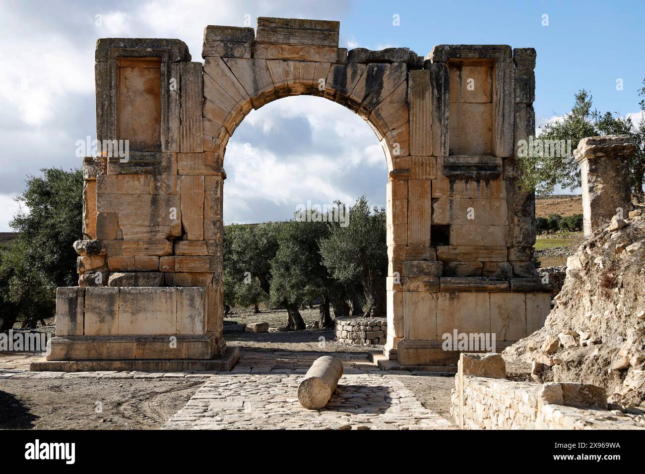 Die Ruinen der römischen Stadt Dougga, UNESCO-Weltkulturerbe, Tal von Oued Khalled, Nordwesten Tunesiens, Nordafrika, Afrika Stockfoto