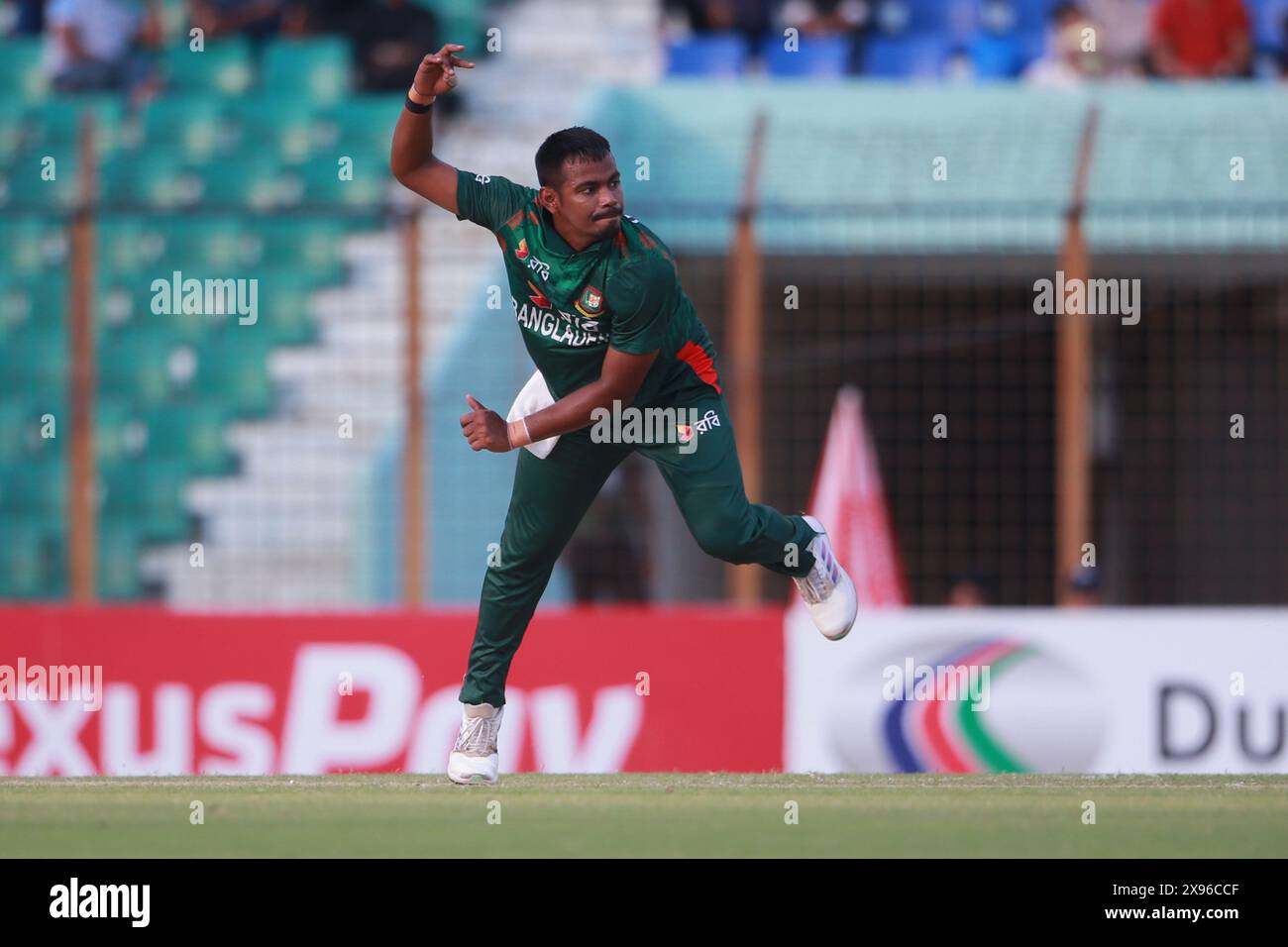 Tanvir Islam beim dritten T20-Spiel gegen Simbabwe im Zahur Ahmed Chowdhury Stadium, Sagorika, Chattogram, Bangladesch, 07. Mai, 202 Stockfoto