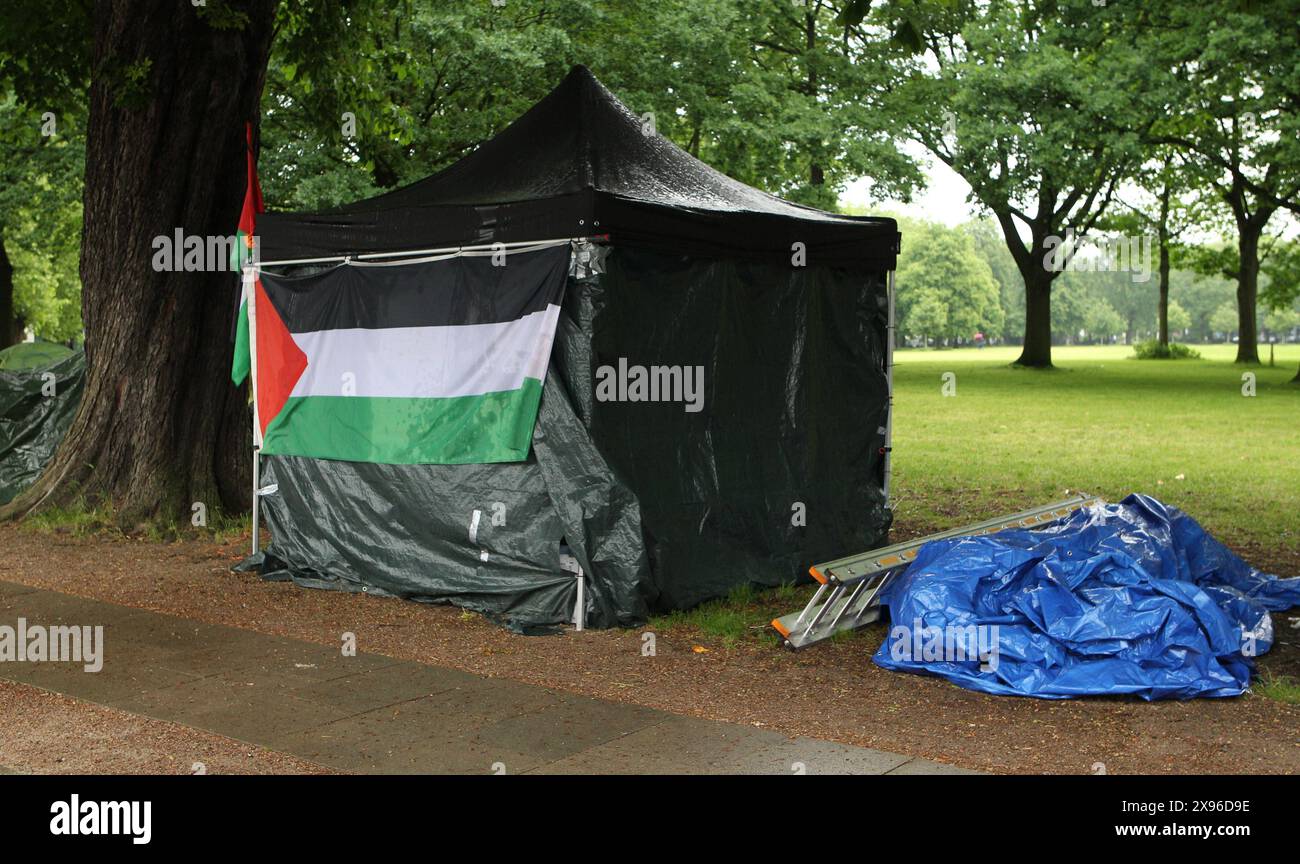 Protestcamp der Students for Palestine und der pro-palstinensischen  Gruppierung Thawranahe in der Nhe der Universitt Hamburg und gegenber  dem Bahnhof Dammtor. Das umstrittene pro-palstinensische Protestcamp  besteht aus mehreren Zelten, es werden ...
