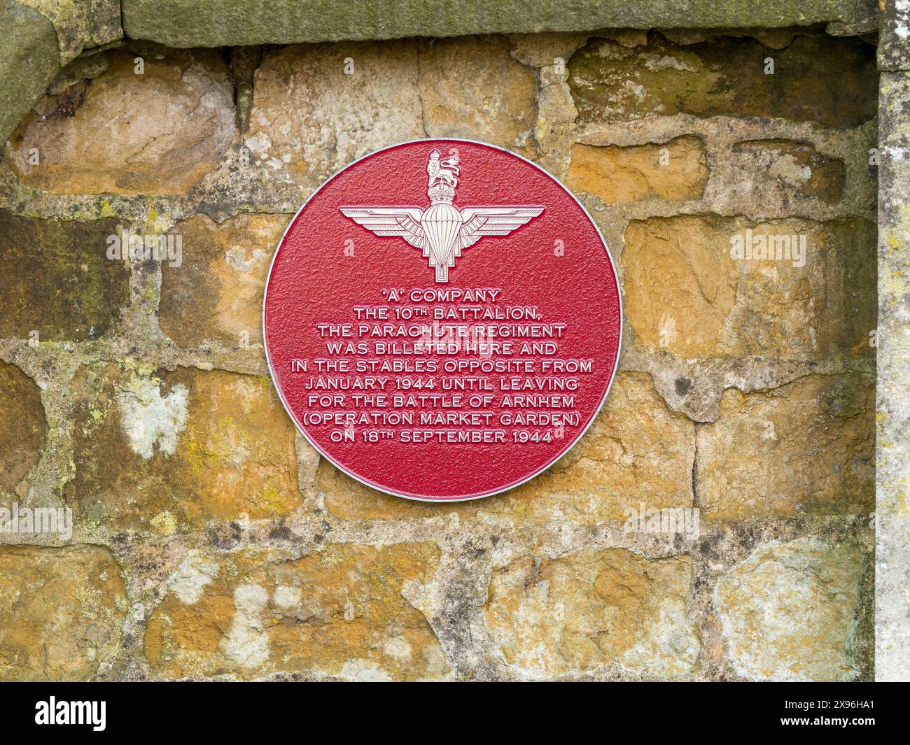 Bataillon Trail – Schild, das den Standort Eines 10. Bataillons des Fallschirmregiments im September 1944 in Somerby, Leicestershire markiert Stockfoto