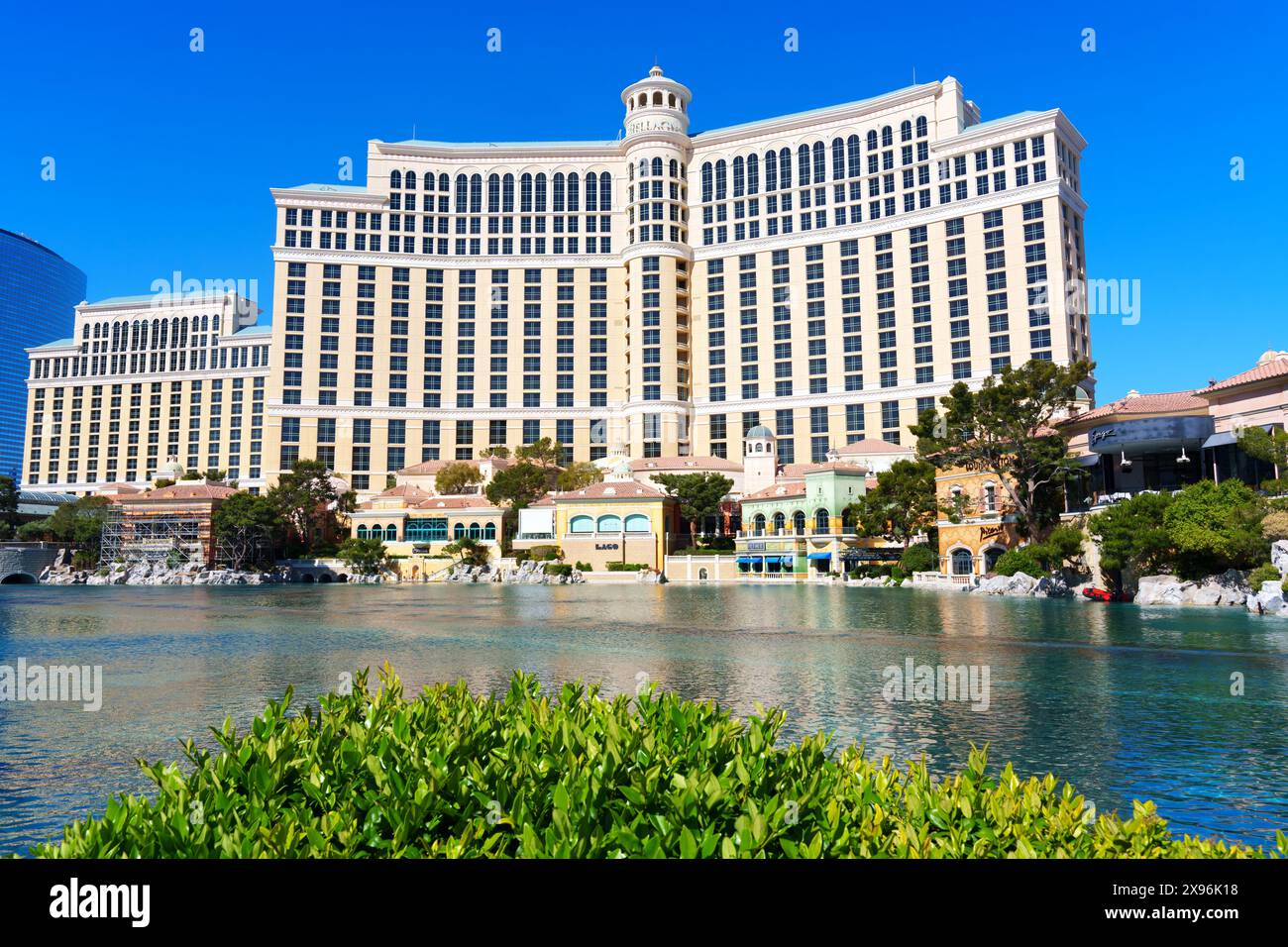 Las Vegas, Nevada - 13. April 2024: Panoramablick am Tag auf das Bellagio Hotel und Casino Stockfoto