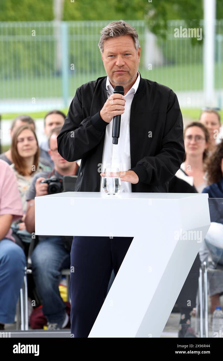 Dr. Robert Habeck, Vizekanzler und Bundesminister für Wirtschaft und Klimaschutz, nehmen am Demokratiefest Teil Stockfoto