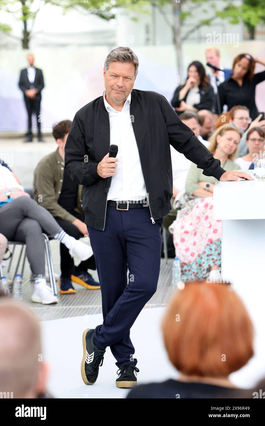 Dr. Robert Habeck, Vizekanzler und Bundesminister für Wirtschaft und Klimaschutz, nehmen am Demokratiefest Teil Stockfoto