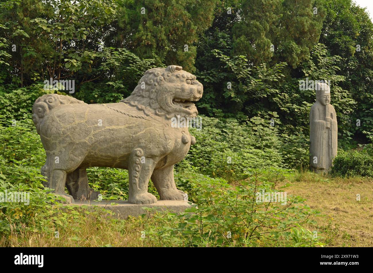 Alte Steinstatuen auf dem Heiligen Weg, Kaiserliche Gräber der Nördlichen Song-Dynastie, Yongxi Mausoleum, Xicun, Gongyi, Henan, China Stockfoto