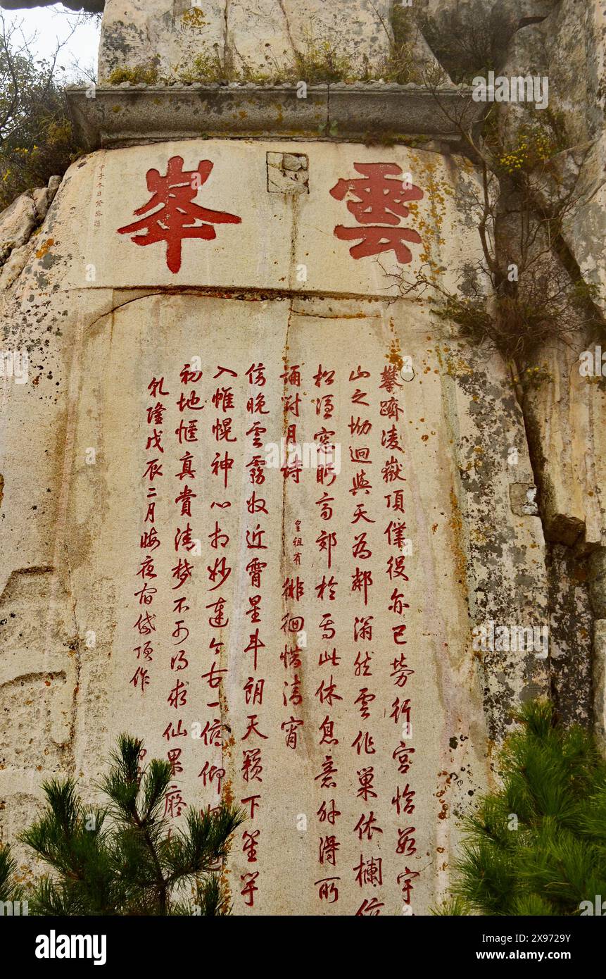 Felsinschriften am Mount Taishan oder Mount Tai Sacred Mountain, Shandong, China Stockfoto