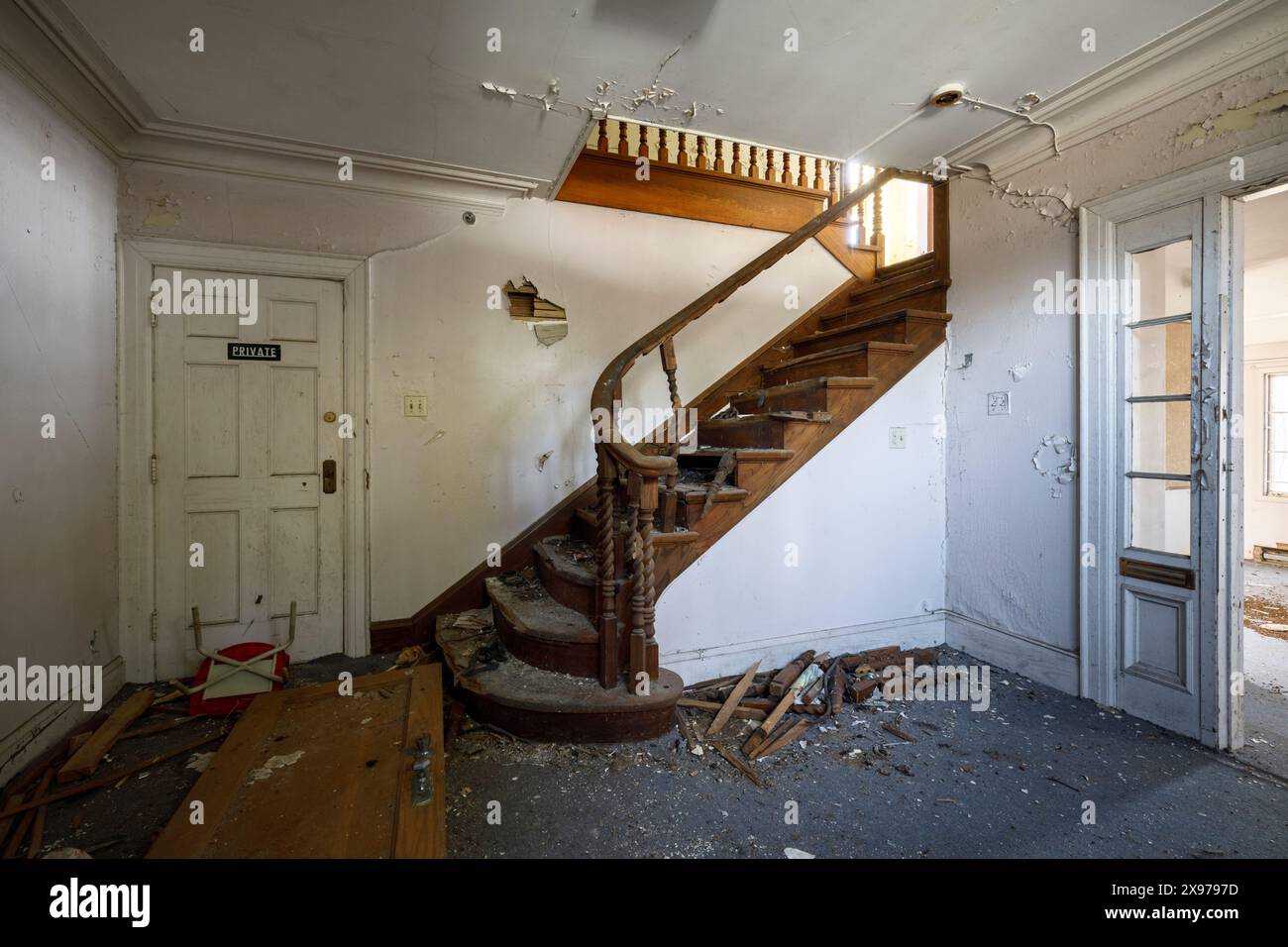 Haupttreppe des historischen Gebäudes bekannt als Vaughan Glen Hospital früher bekannt als Vila Private Hospital in Vaughan, Ontario, Kanada. Stockfoto