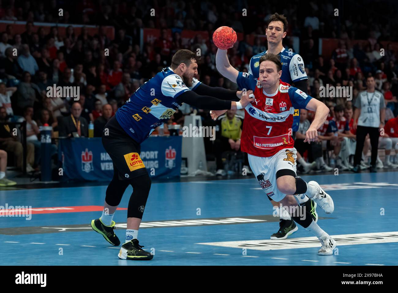Leif Tissier (HSV Handball, #7) setzt sich durch GER, Handball Sport Verein Hamburg vs. ThSV Eisenach, Handball, Bundesliga, Spieltag 33, Saison 2023/2024, 29.05.2024 Foto: Eibner-Pressefoto/Maximilian Vincen Stockfoto