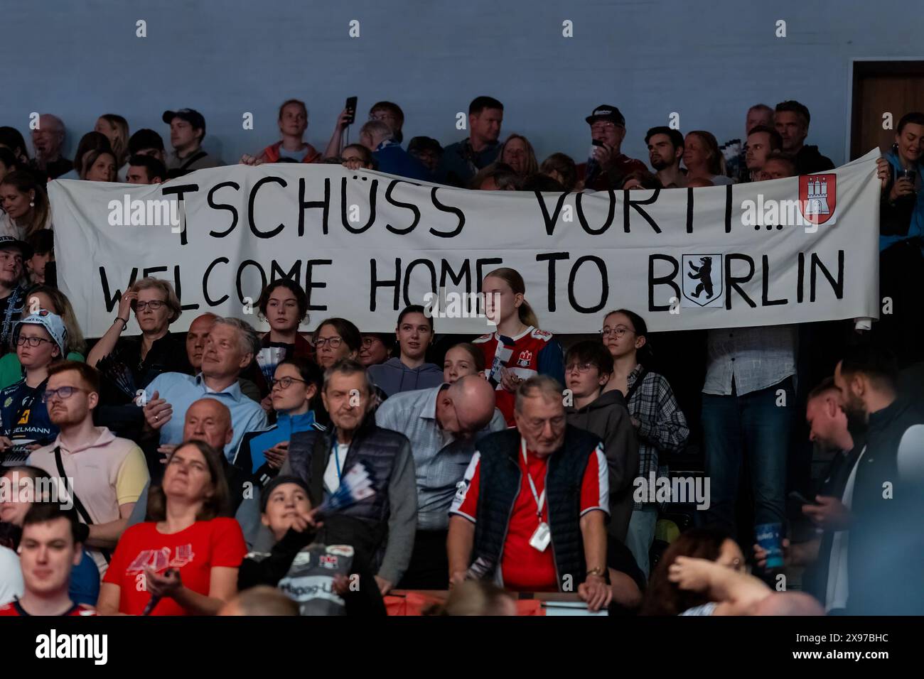 Fans verabschienden Jens Vortmann (HSV Handball, #12) GER, Handball Sport Verein Hamburg vs. ThSV Eisenach, Handball, Bundesliga, Spieltag 33, Saison 2023/2024, 29.05.2024 Foto: Eibner-Pressefoto/Maximilian Vincen Stockfoto