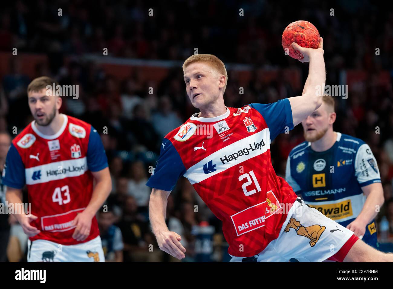 Frederik Bo Andersen (HSV Handball, #21) beim Siebenmeter Wurf GER, Handball Sport Verein Hamburg vs. ThSV Eisenach, Handball, Bundesliga, Spieltag 33, Saison 2023/2024, 29.05.2024 Foto: Eibner-Pressefoto/Maximilian Vincen Stockfoto
