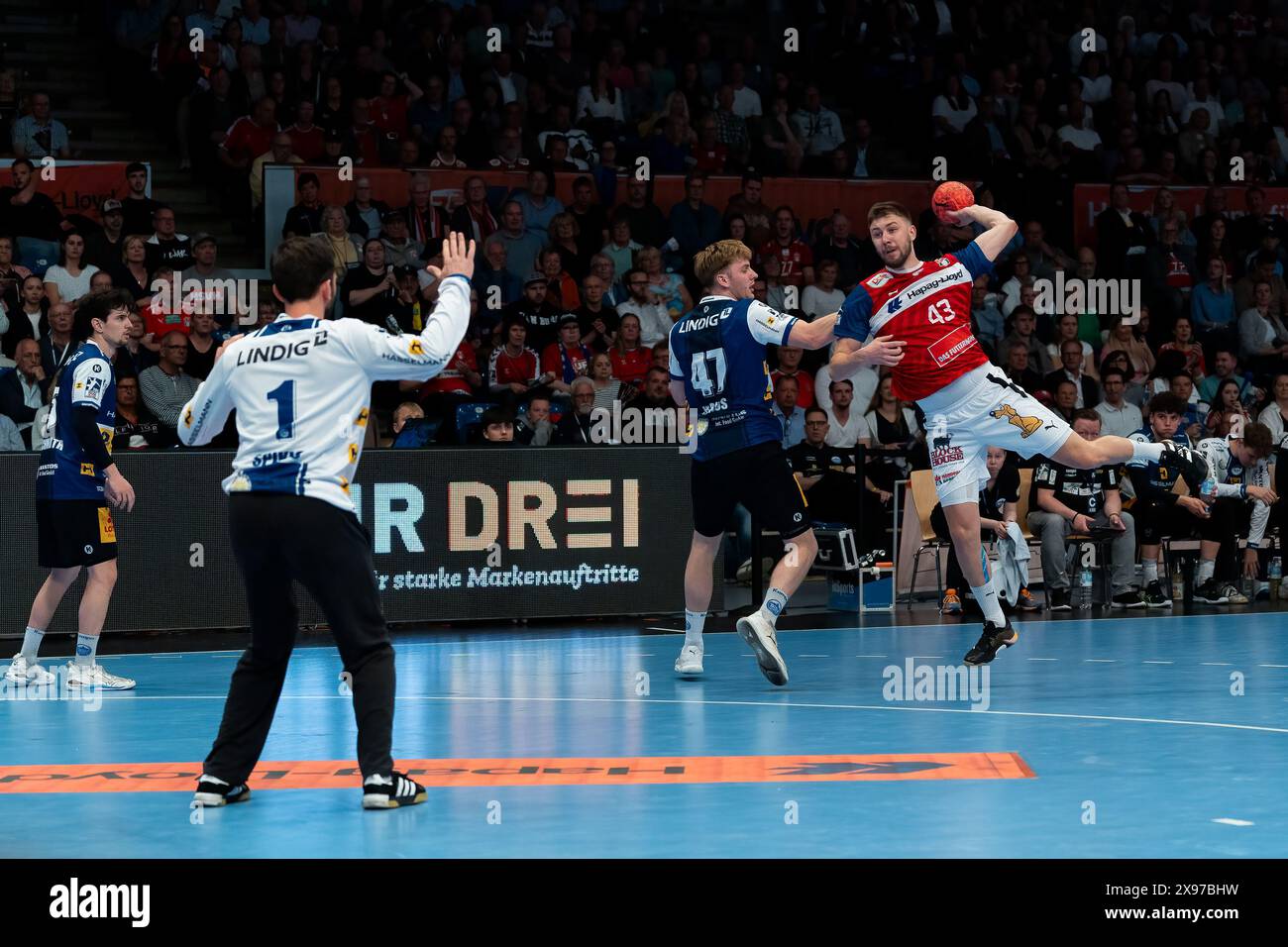 Zoran Ilic (HSV Handball, #43) beim Wurf GER, Handball Sport Verein Hamburg vs. ThSV Eisenach, Handball, Bundesliga, Spieltag 33, Saison 2023/2024, 29.05.2024 Foto: Eibner-Pressefoto/Maximilian Vincen Stockfoto