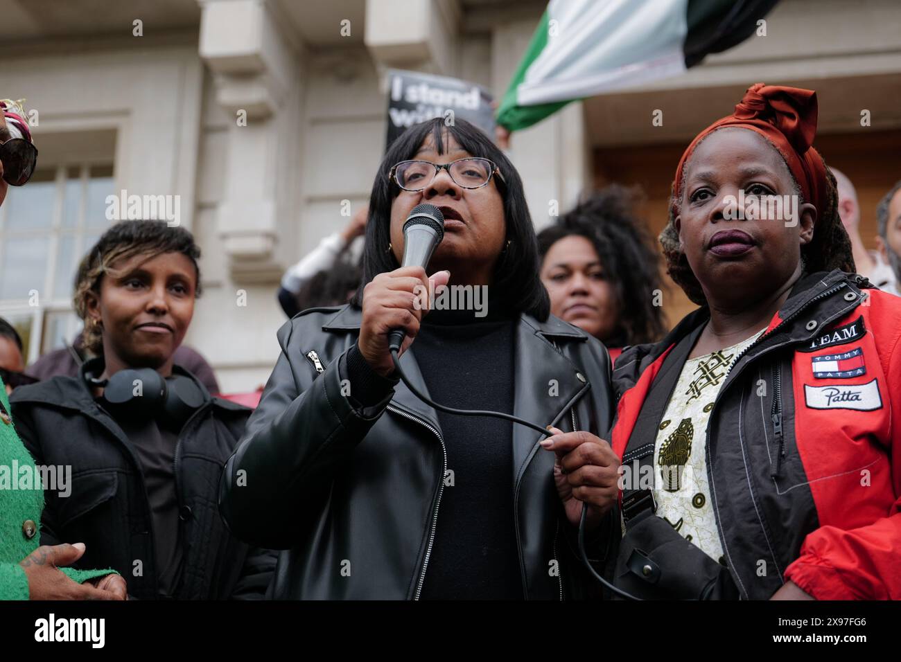 London / Großbritannien. 29. Mai 2024. Diane Abbott hält eine Rede vor den Einwohnern von Hackney und sagt, dass sie ihre Labour-Kandidatin werden will. Aubrey Fagon/Alamy Live News Stockfoto