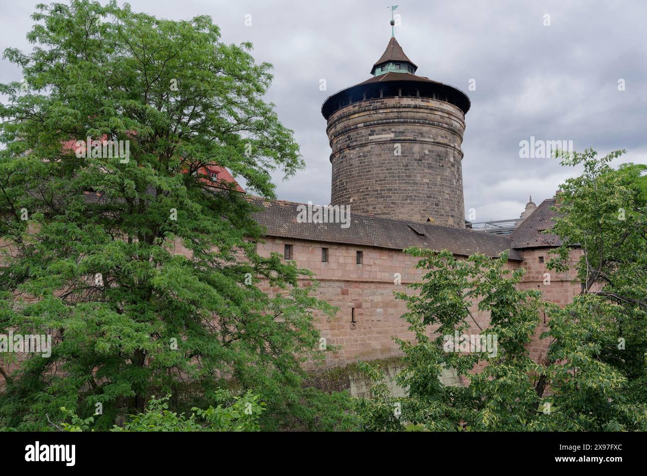 Frauentorturm, Stadtmauer, Turm, Torturm, Wassergraben, Befestigungsanlagen, Befestigungsanlagen, Steinmauer, Mauer, Nürnberg, turm, Mittelalter, Pegnitz Stockfoto