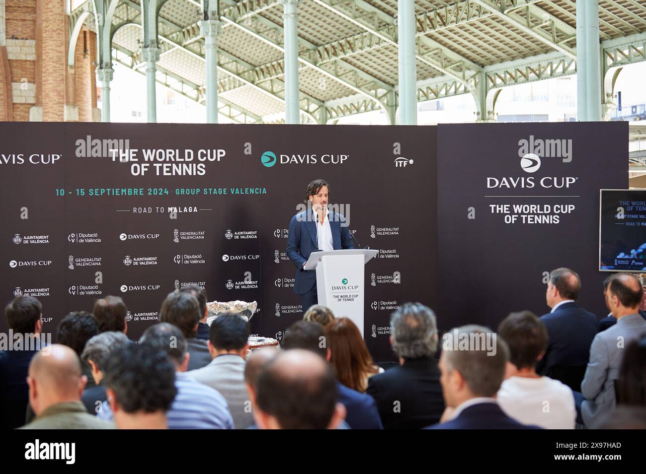 Valencia, Spanien. Mai 2024. Feliciano Lopez Tournament Director spricht während der offiziellen Präsentation der Gruppenphase des Internationalen Tennisverbandes (ITF) im Mercado de Colon in Valencia. Quelle: SOPA Images Limited/Alamy Live News Stockfoto