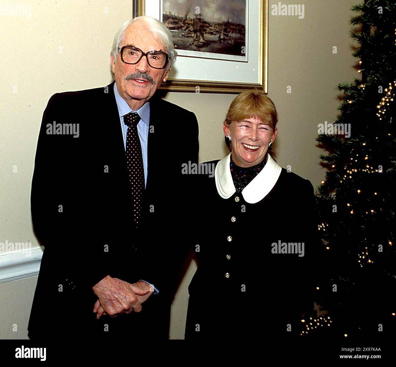 K14251JKEL SD1203.COALITION TO STOP GUN VIOLENCE EHRTE DAS PECK MAYFLOWER HOTEL IN WASHINGTON. GREGORY PECK CAROLYN MCCARTHY. JAMES M. KELLY/1998.GREGORYPECKRETRO(Kreditbild: © James M. Kelly/ZUMA Wire) NUR ZUR REDAKTIONELLEN VERWENDUNG! Nicht für kommerzielle ZWECKE! Stockfoto