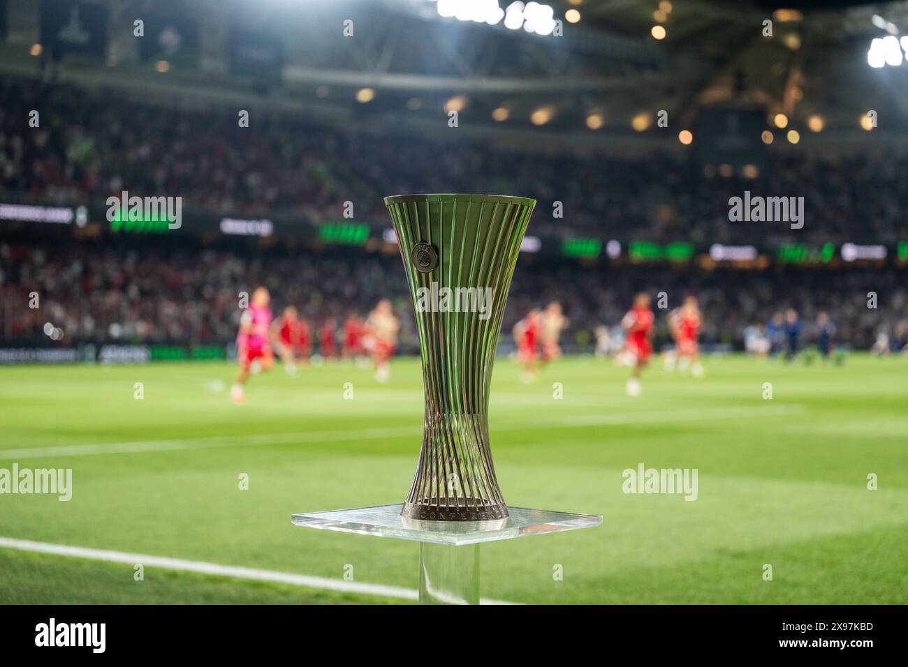 Athen, Griechenland. Mai 2024. Die Trophäe im Stadion vor dem Finale der UEFA Conference League zwischen Olympiacos und Fiorentina in der OPAP Arena in Athen. Quelle: Gonzales Photo/Alamy Live News Stockfoto