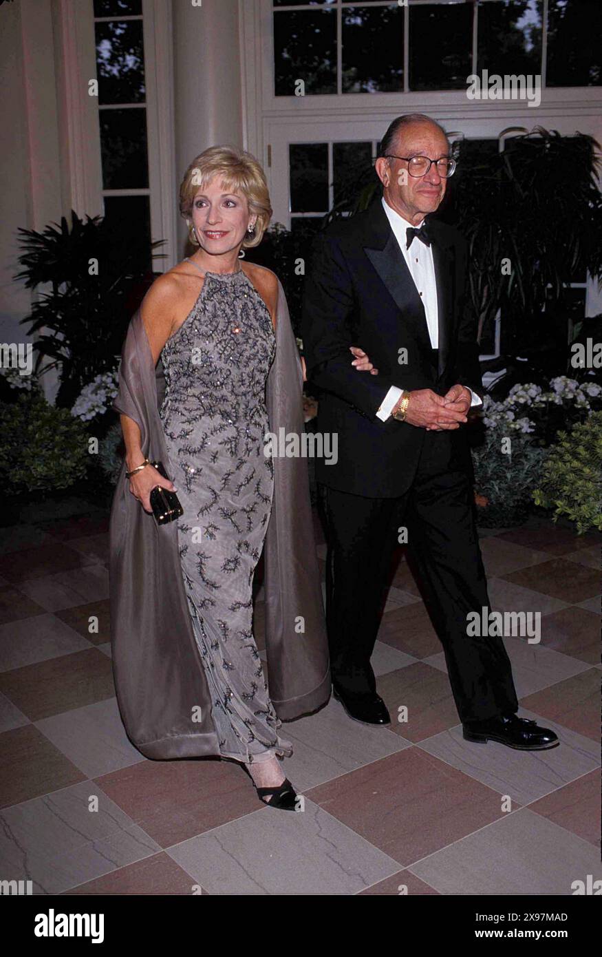 2. NOVEMBER 2005 - ALAN GREENSPAN MIT ANDREA MITCHELL BEIM STATE DINNER FÜR DEN ITALIENISCHEN PREMIERMINISTER ROMANO PRODI IM WHITE HOUSE BOOKSELLERS ROOM IN WASHINGTON D.C. 5-6-1998.#K12267JKEL.© JAMES M. KELLY-(CREDIT IMAGE: © JAMES M. KELLY/ZUMA WIRE) NUR REDAKTIONELLE VERWENDUNG! Nicht für kommerzielle ZWECKE! Stockfoto