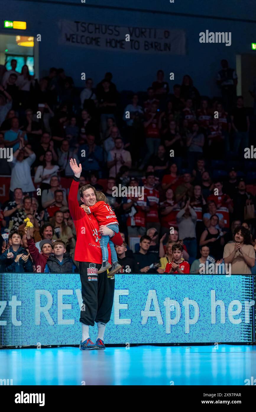 Jens Vortmann (HSV Handball, #12) bei der Verabschiedung, Abschied GER, Handball Sport Verein Hamburg vs. ThSV Eisenach, Handball, Bundesliga, Spieltag 33, Saison 2023/2024, 29.05.2024 Foto: Eibner-Pressefoto/Maximilian Vincen Stockfoto