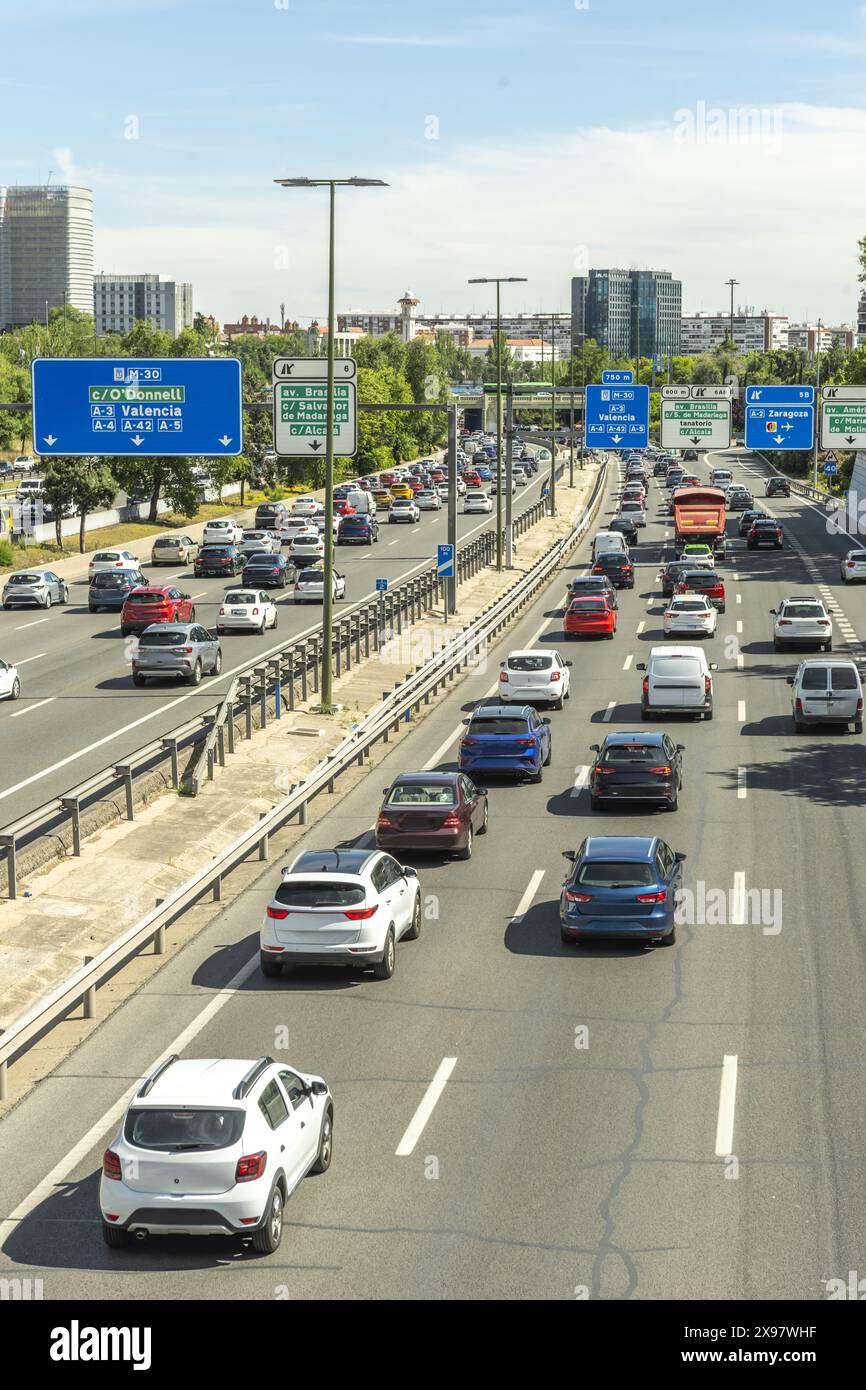 Highways Highway wurde speziell für den motorisierten Verkehr entwickelt und gebaut, der nicht den angrenzenden Farmen dient Stockfoto