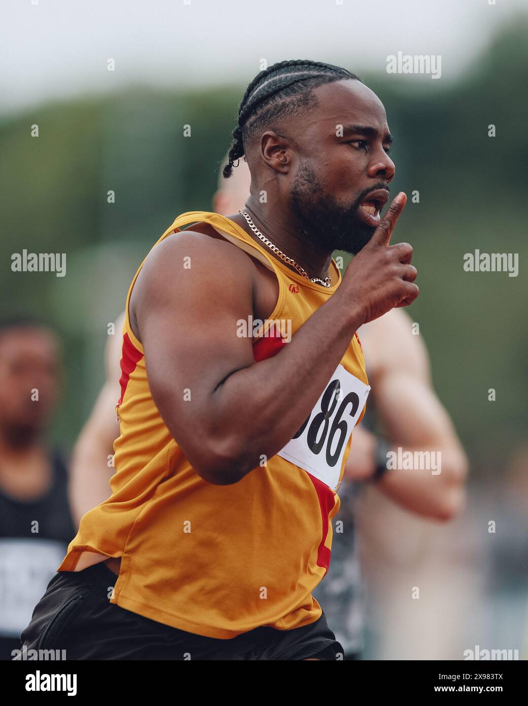 Stratford, Vereinigtes Königreich. 26. Mai 2024. Rhys Edwards-Whittle von Hercules Wimbledon A.C. nach dem Sieg in Runde 1 Heat 29 in 100 m des Stratford Speed Grand Prix 2024. Quelle: George Tewkesbury/Alamy Live News Stockfoto