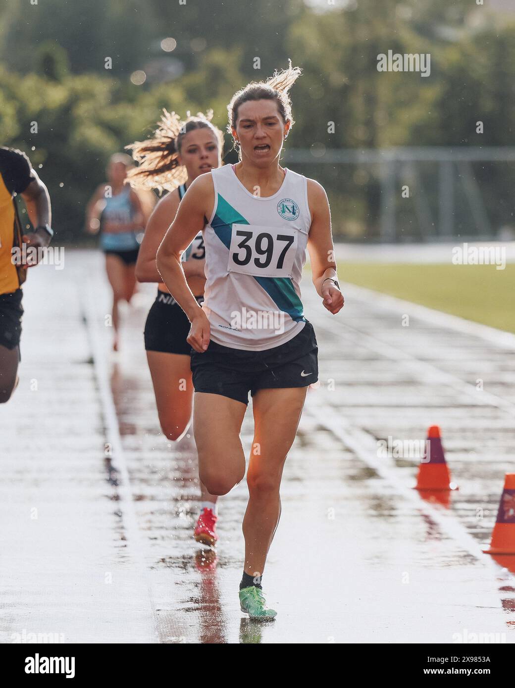 Stratford, Vereinigtes Königreich. 26. Mai 2024. Eleanor Daglish von Victoria Park Harriers und Tower Hamlets A.C. auf dem Weg zum Sieger Heat 3 in den 800 m des Stratford Speed Grand Prix 2024. Quelle: George Tewkesbury/Alamy Live News Stockfoto