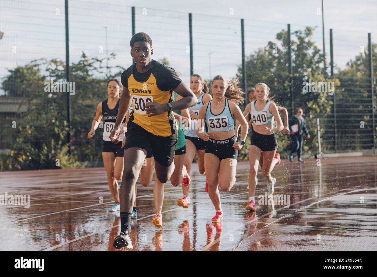 Stratford, Vereinigtes Königreich. 26. Mai 2024. ARTEMIS-Llewellyn Thomas von Newham und Essex Beagles A.C. in Aktion während Hitze 3 in den 400 m des Stratford Speed Grand Prix 2024. Quelle: George Tewkesbury/Alamy Live News Stockfoto