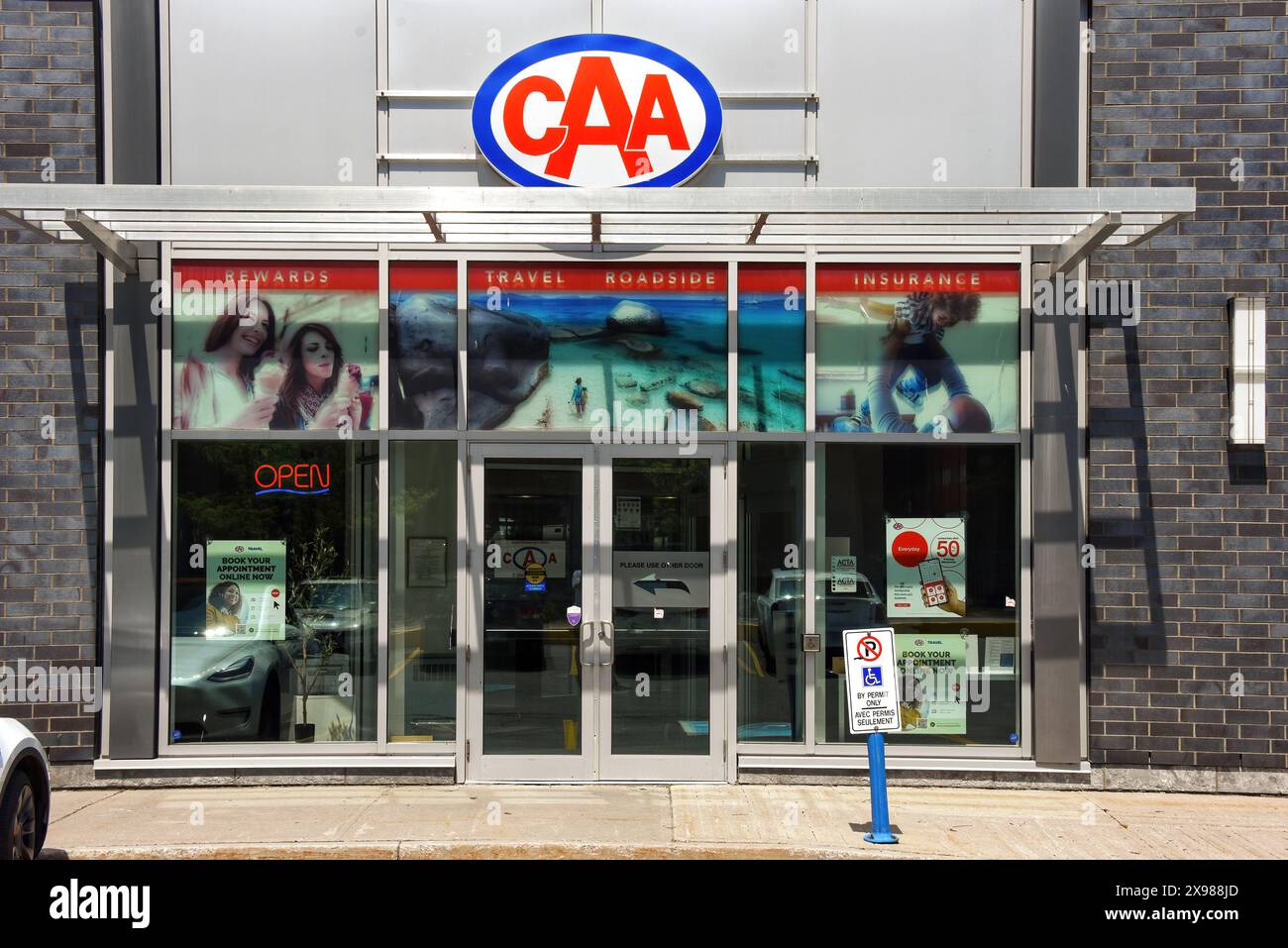 Ottawa, Kanada – 22. Mai 2024: CAA Travel Agency Office auf der Clyde Ave. Die Canadian Automobile Association ist eine Vereinigung von acht regionalen Automobilen Stockfoto