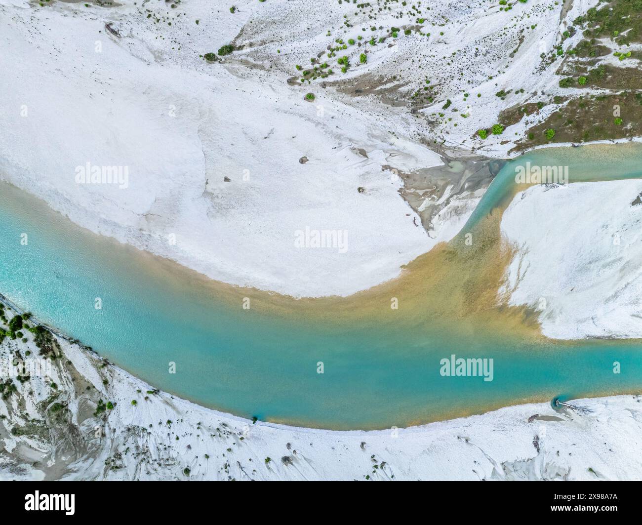 Fahren Sie von einer Drohne über den Vjosa River National Park, Wild River, Albanien, Europa Stockfoto