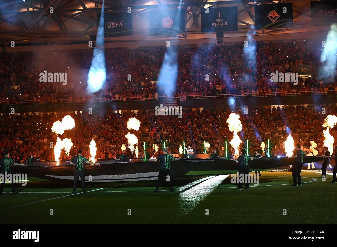 Athen, Athen, Griechenland. Mai 2024. Die Atmosphäre vor dem Finale der UEFA Conference League, dem Spiel zwischen Olympiacos Piräus und ACF Fiorentina in der OPAP Arena am 29. Mai 2024 in Athen, Griechenland. (Kreditbild: © Stefanos Kyriazis/ZUMA Press Wire) NUR REDAKTIONELLE VERWENDUNG! Nicht für kommerzielle ZWECKE! Stockfoto