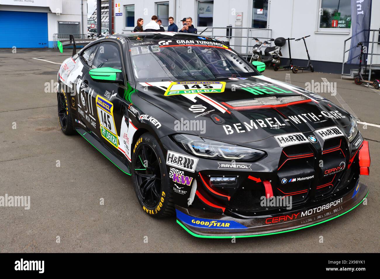 Fahrerlagerimpressionen am Mittwoch Timo Glock (Kreuzlingen/che) / Timo Scheider (Lochau/AUT) / Jeroen Bleekemolen (Aerdenhout/NLD) / Peter Cate Gloucesterhire/GBR), #145, BMW M4 GT4, Team: (), Motorsport, ADAC Ravenol 24H Rennen Nürnberg, Nürnberg, 30.05.2024 - 02.06.2024, Fahrerlagerimpressionen, Mittwoch, 29.05.2024 Foto: Eibner-Pressefoto/Jürgen Augst Stockfoto
