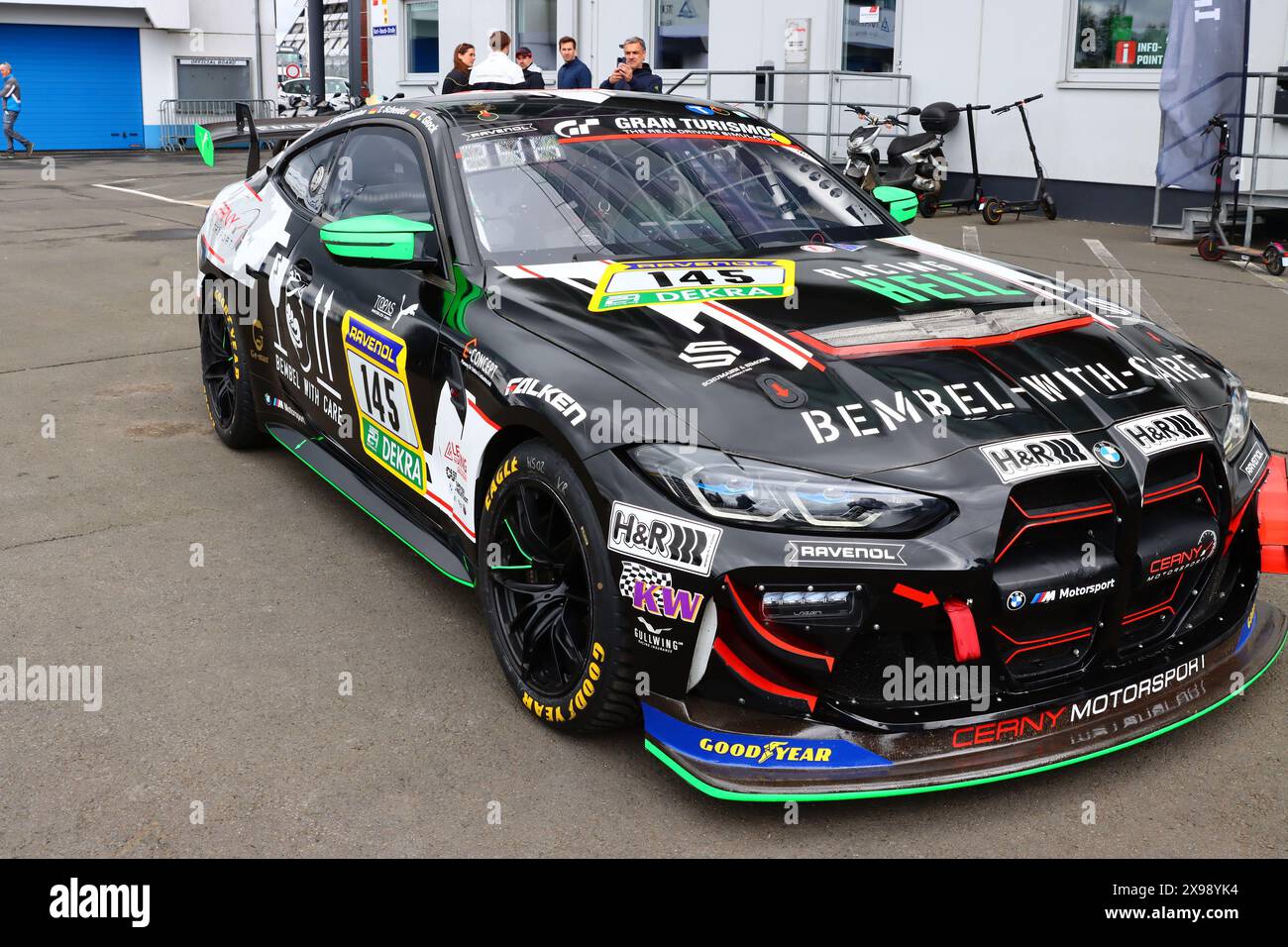 Fahrerlagerimpressionen am Mittwoch Timo Glock (Kreuzlingen/che) / Timo Scheider (Lochau/AUT) / Jeroen Bleekemolen (Aerdenhout/NLD) / Peter Cate Gloucesterhire/GBR), #145, BMW M4 GT4, Team: (), Motorsport, ADAC Ravenol 24H Rennen Nürnberg, Nürnberg, 30.05.2024 - 02.06.2024, Fahrerlagerimpressionen, Mittwoch, 29.05.2024 Foto: Eibner-Pressefoto/Jürgen Augst Stockfoto