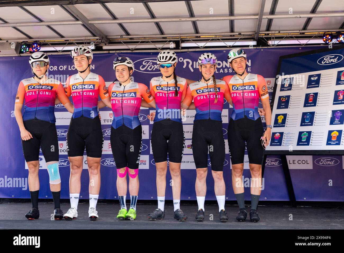 Die Fahrer von Doltcini O'Shea beim Ford RideLondon Classique Women's WorldTour 2024 in Maldon, Essex, Großbritannien. Stockfoto