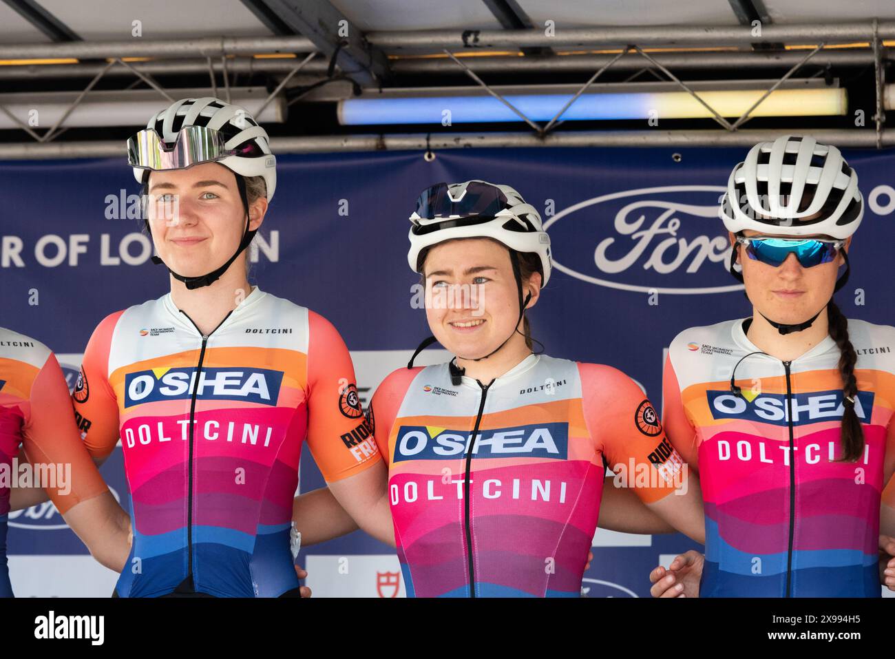 Die Fahrer von Doltcini O'Shea beim Ford RideLondon Classique Women's WorldTour 2024 in Maldon, Essex, Großbritannien. Stockfoto