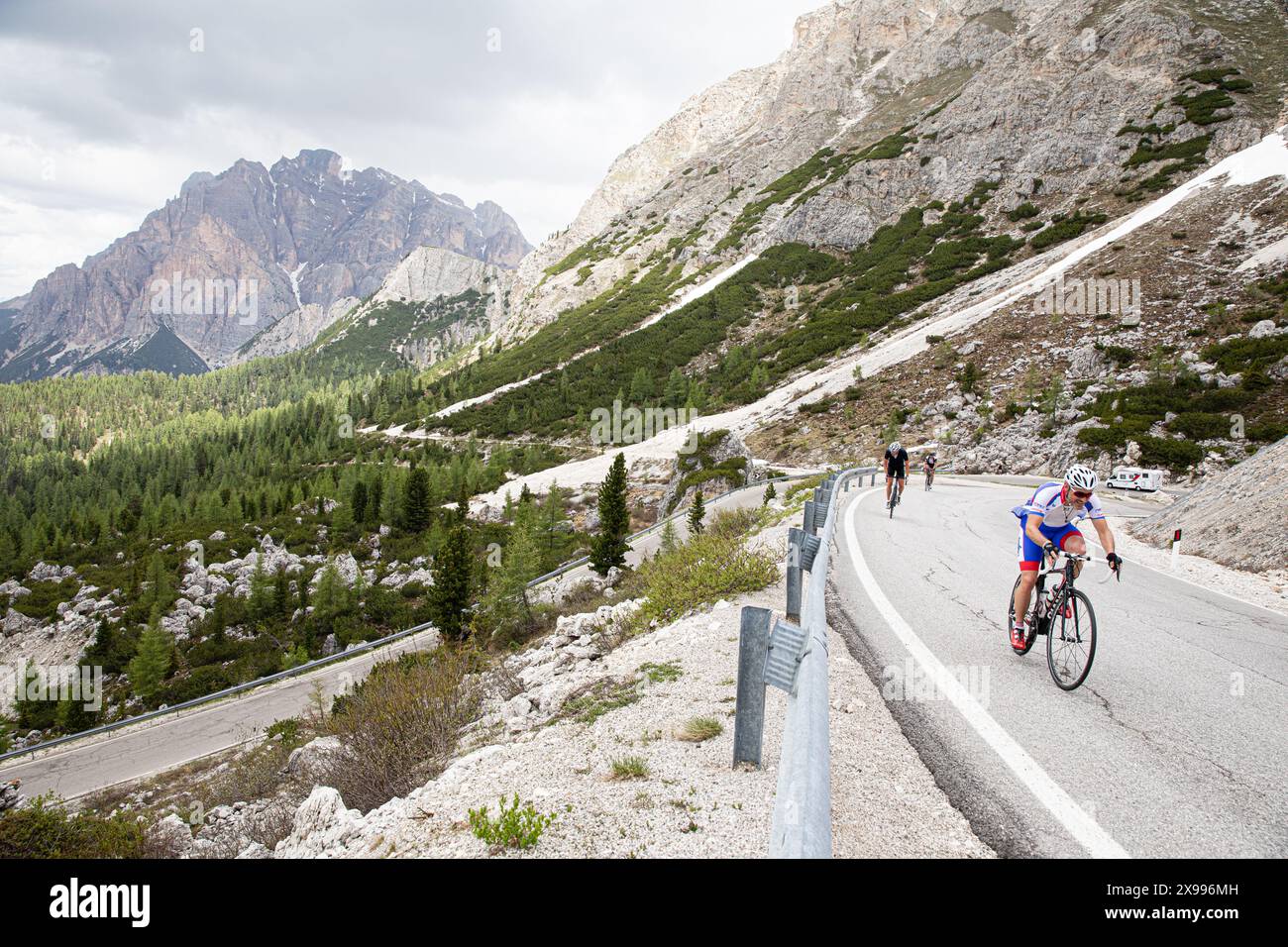 E-Biken in Alta Badia, Dolomiten, Italien Stockfoto