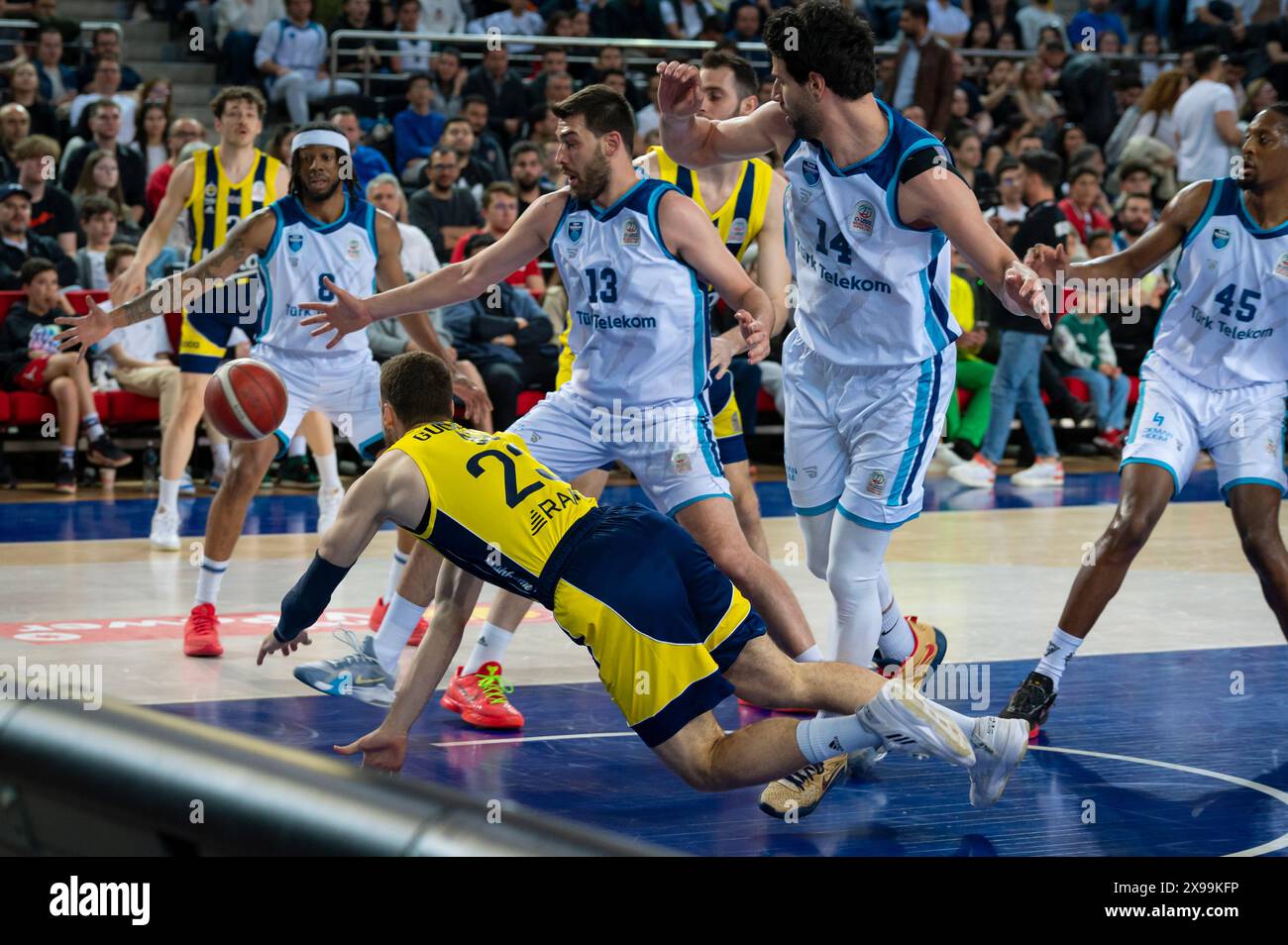 ANKARA/TÜRKEI, 15. April 2024: Türkischer Basketball Super League 2023-24, Fenerbahce Beko gegen Turk Telekom. Stockfoto