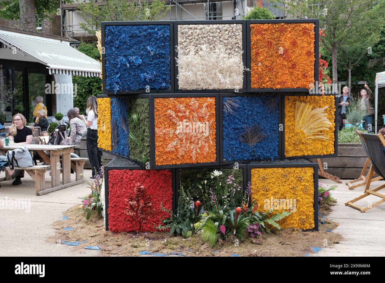 Blumenausstellung in Eccleston Yards während der Chelsea Flower Show Stockfoto