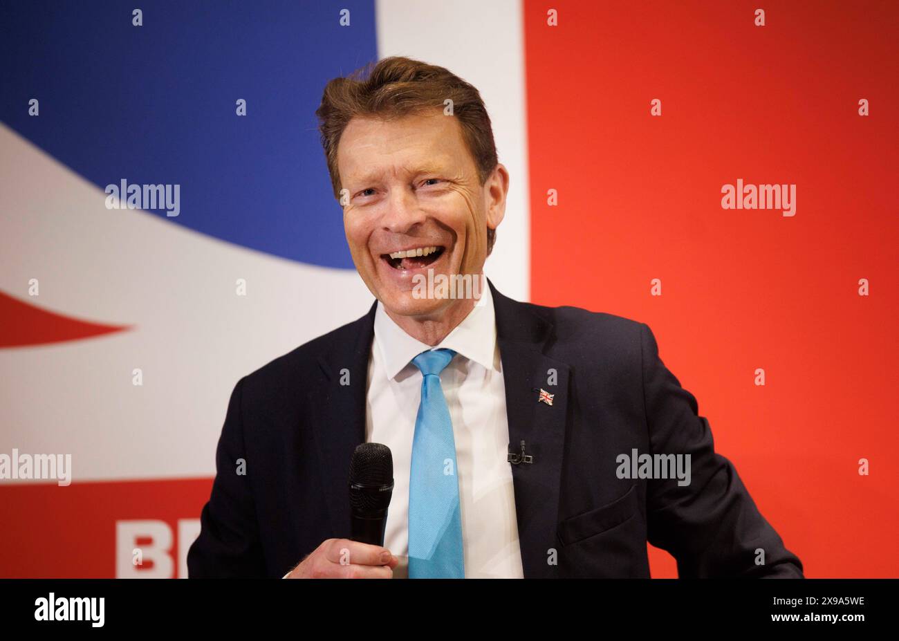 London, Großbritannien. 30. Mai 2024. RICHARD TICE Ehrenpräsident von Reform UK NIGEL FARAGE und Reform UK Leader RICHARD TICE bei einer Pressekonferenz in der Glaziers Hall zur Ankündigung der Reform PartyÕs neue Einwanderungspolitik Credit: Mark Thomas/Alamy Live News Stockfoto