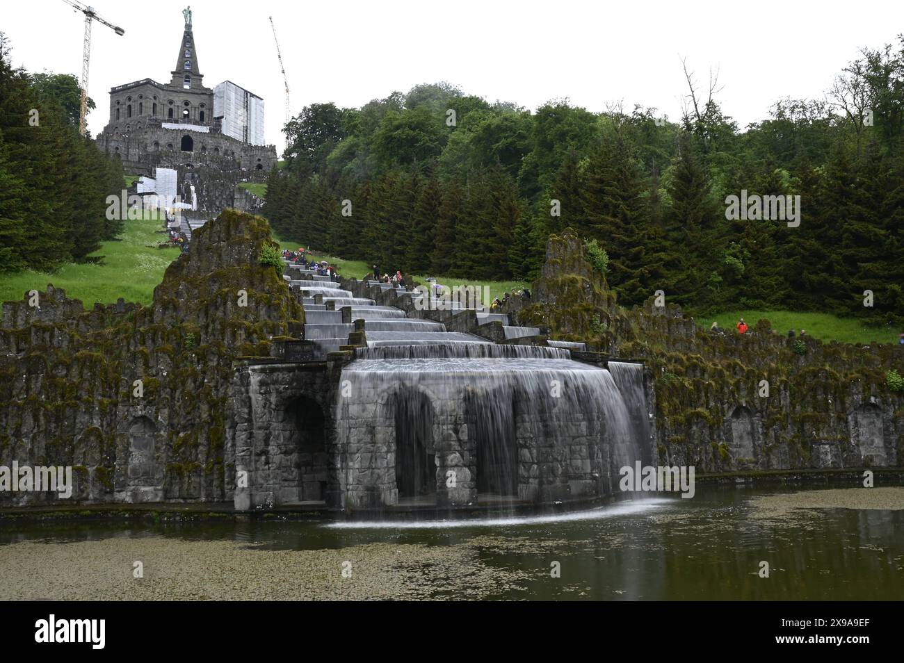 Wasserspiele an den Kaskaden unterhalb des Herkules-Denkmals im UNESCO-Welterbe Bergpark Wilhelmshöhe in Kassel Foto vom 19.05.2024. NUR REDAKTIONELLE VERWENDUNG *** Wasserspiele an den Kaskaden unterhalb des Herkules-Denkmals im UNESCO-Weltkulturerbe Bergpark Wilhelmshöhe in Kassel Foto am 19 05 2024 REDAKTIONELLE NUTZUNG Copyright: epd-bild/HeikexLyding _DSC3672 Stockfoto