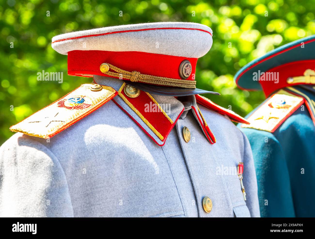 Samara, Russland - 25. Mai 2024: Сeremonial Militäruniform des Marschalls der Sowjetunion I. Stalin mit Goldstern des Helden der Sowjetunion Stockfoto