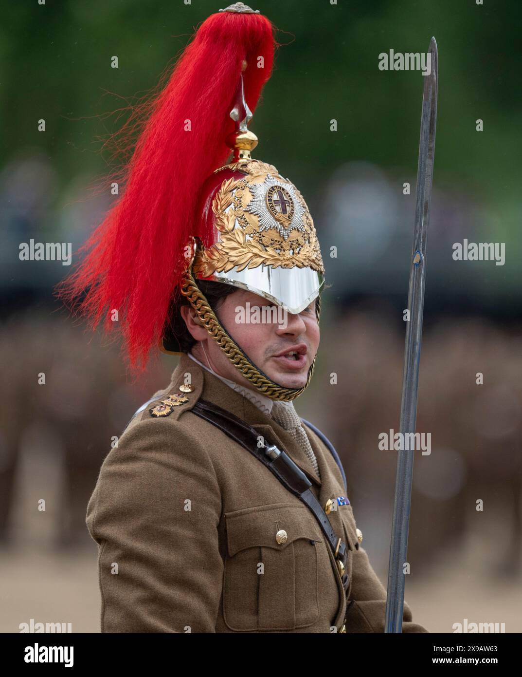 Horse Guards Parade, London, Großbritannien. 30. Mai 2024. Der Brigade Major’s Review of the Trooping of the Colour for the King’s Birthday Parade findet in Horse Guards statt. Diese „Khaki-Probe“ ist die letzte Inspektion der Truppen und Pferde, die am 15. Juni die offizielle Geburtstagsparade des Königs überbringen werden, und ist die erste Gelegenheit, die Parade in ihrer Gesamtheit zu sehen. Der Chefinspektor des Tages ist der Mann, der das diesjährige Spektakel entworfen hat, der Brigade-Major der Haushaltsabteilung, Oberstleutnant James Shaw. Kredit: Malcolm Park/Alamy Stockfoto