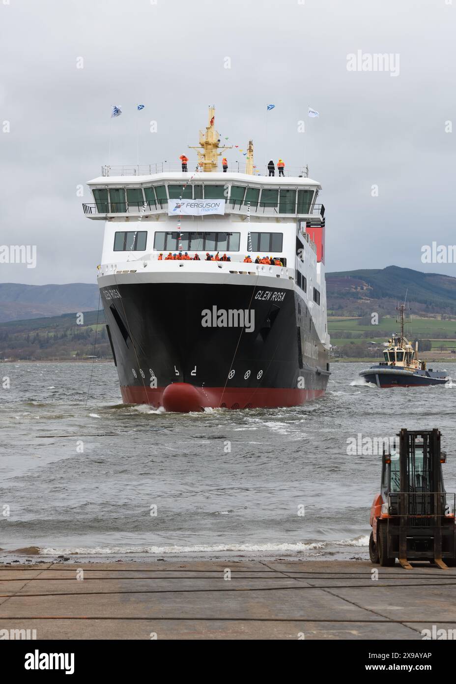 Start der Fähre Glen Rosa in Port Glasgow durch die Werft von Ferguson für die Caledonian MacBrayne Ferries Company in Schottland. Stockfoto