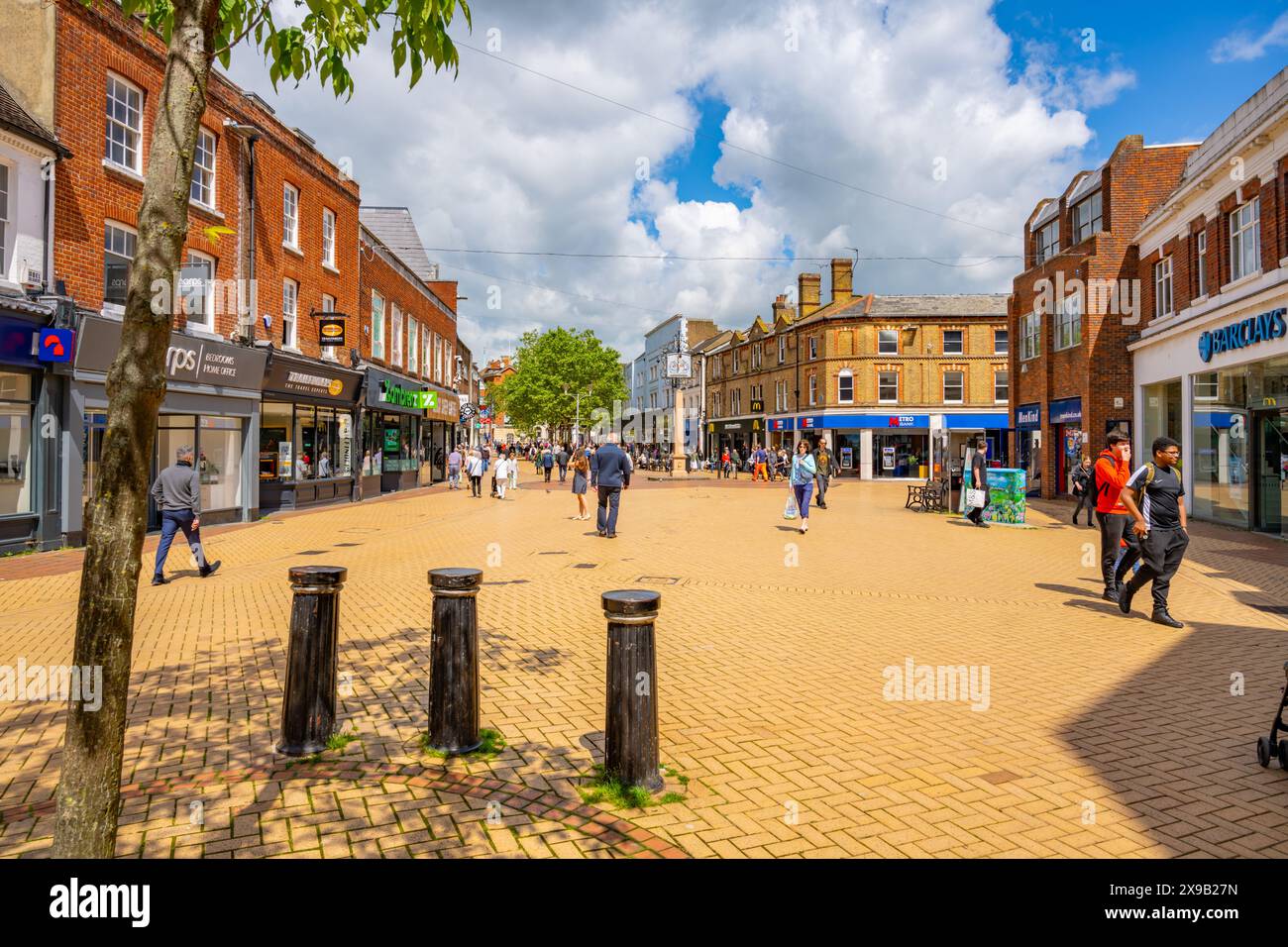 Geschäfte auf der High St. Chelmsford Essex Stockfoto