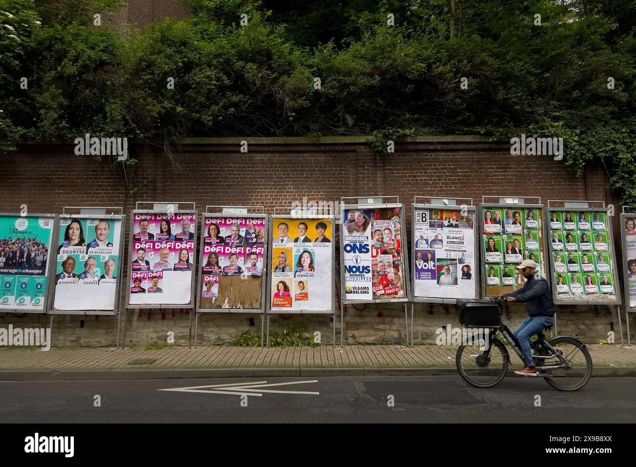 Ixelles, Belgien. 30. Mai 2024. Plakate über den Wahlkampf für die anstehenden Bundes- und europawahlen in Brüssel, Belgien am 30. Mai 2024. Quelle: ALEXANDROS MICHAILIDIS/Alamy Live News Stockfoto