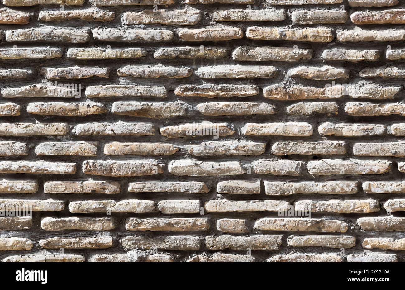 Alte graue Ziegelwand, Vorderansicht, nahtlose Hintergrundfotostruktur Stockfoto