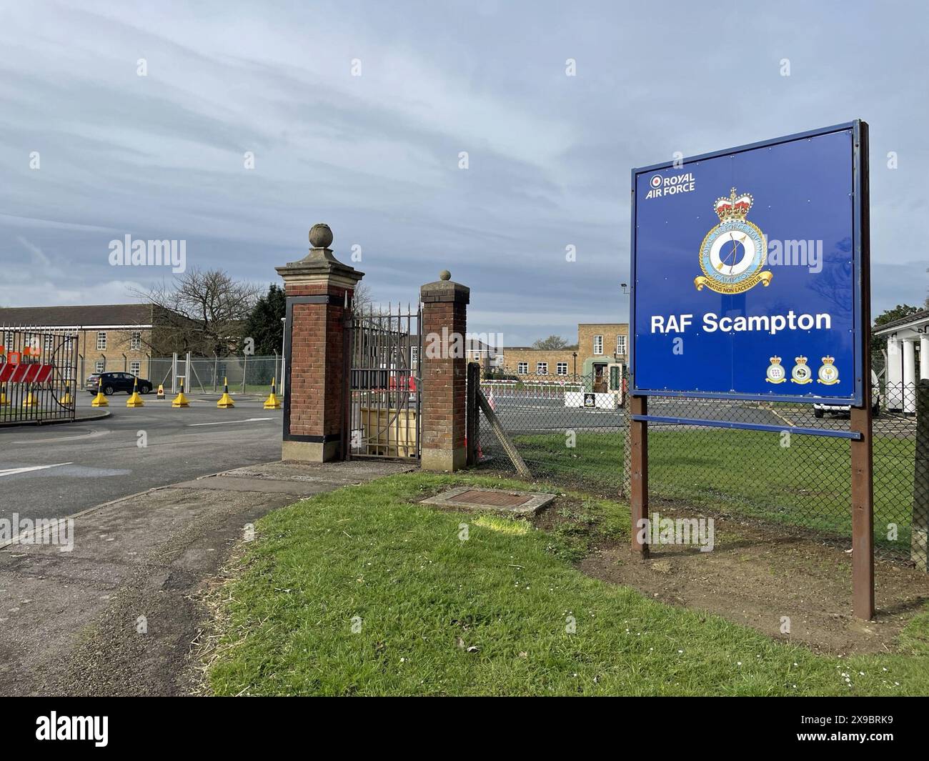 Aktenfoto vom 29. April 03/23 von einer Ansicht der RAF Scampton in Lincoln. Zwei Räte haben getrennte rechtliche Anfechtungen wegen der Pläne des Innenministeriums, Asylsuchende in ehemaligen RAF-Stützpunkten unterzubringen, zurückgezogen. Ausgabedatum: Donnerstag, 30. Mai 2024. Stockfoto