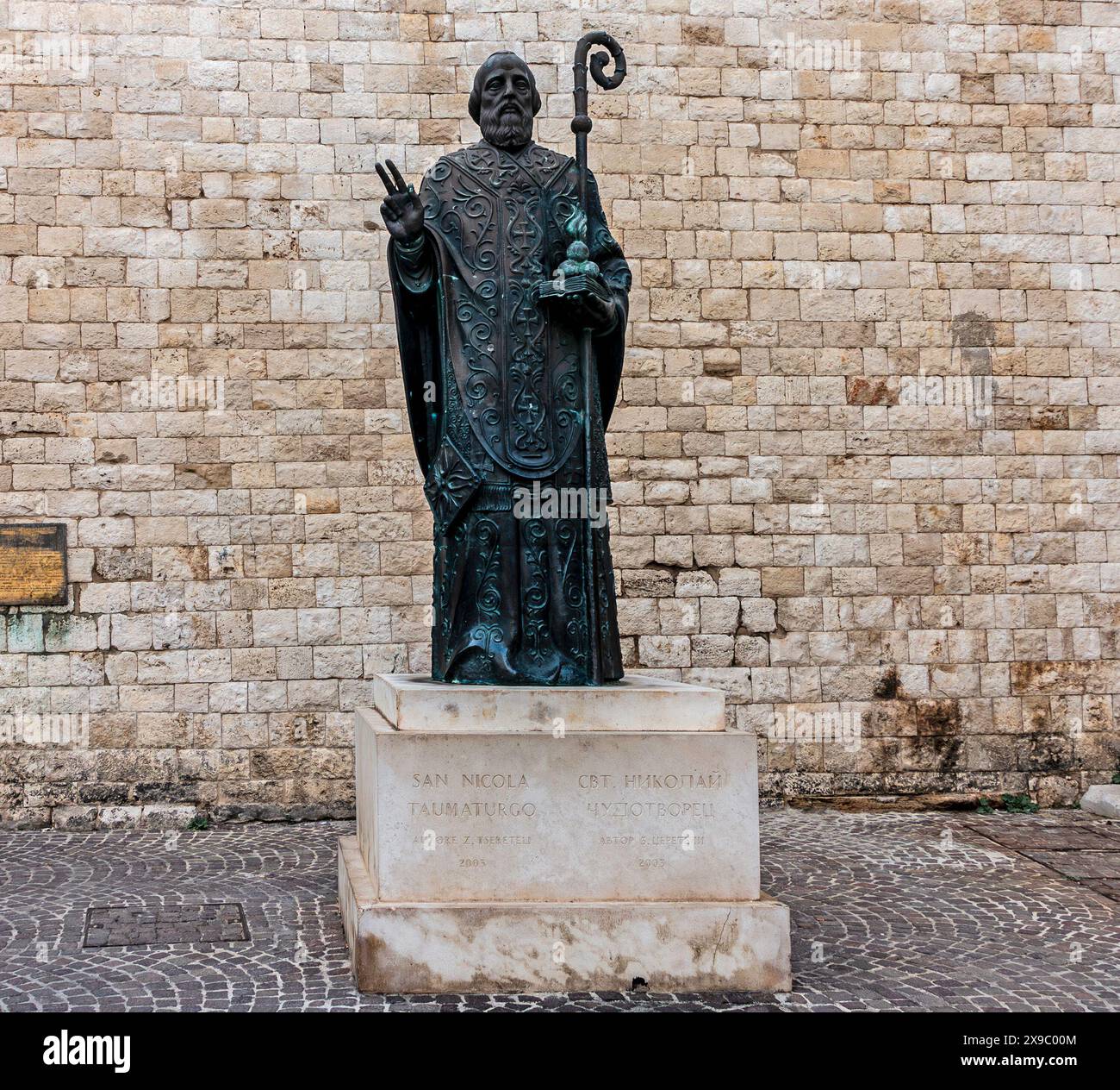 Bronzestatue des Heiligen Nicola in Bari, Italien. Stockfoto