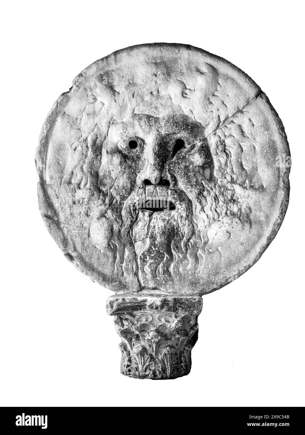 Die Skulptur Mund der Wahrheit, eine Marmorschnitzerei eines Gesichts mit klaffendem Mund, befindet sich in der Kirche Santa Maria in Cosmedin in Rom. Schwarzweißbild isoliert auf weißem Hintergrund. Stockfoto